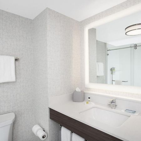 Holiday Inn Express Hotel & Suites Ottawa Airport By Ihg מראה חיצוני תמונה