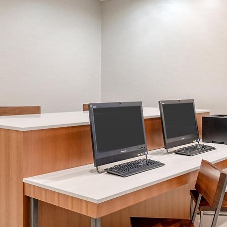 Holiday Inn Express Hotel & Suites Ottawa Airport By Ihg מראה חיצוני תמונה
