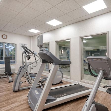 Holiday Inn Express Hotel & Suites Ottawa Airport By Ihg מראה חיצוני תמונה