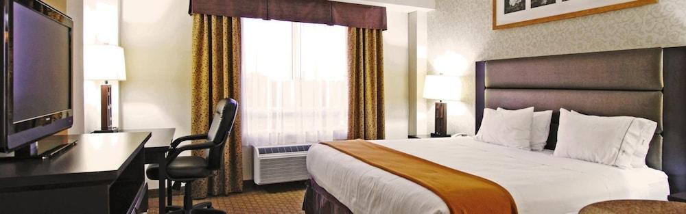 Holiday Inn Express Hotel & Suites Ottawa Airport By Ihg מראה חיצוני תמונה