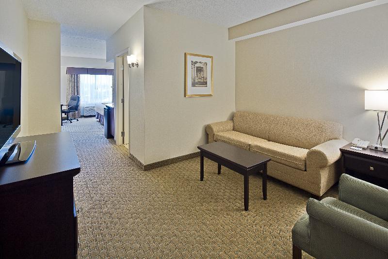 Holiday Inn Express Hotel & Suites Ottawa Airport By Ihg מראה חיצוני תמונה