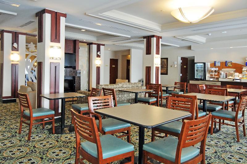 Holiday Inn Express Hotel & Suites Ottawa Airport By Ihg מראה חיצוני תמונה