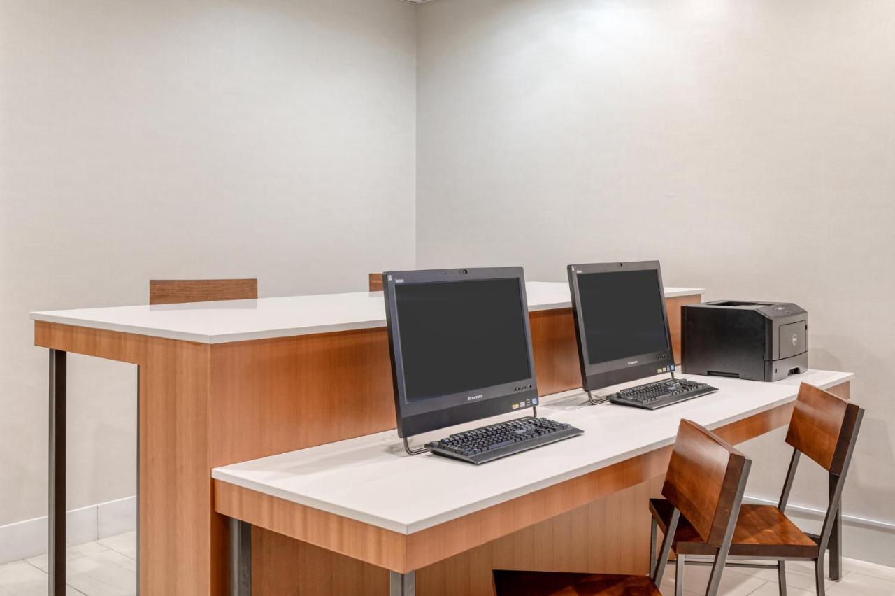Holiday Inn Express Hotel & Suites Ottawa Airport By Ihg מראה חיצוני תמונה