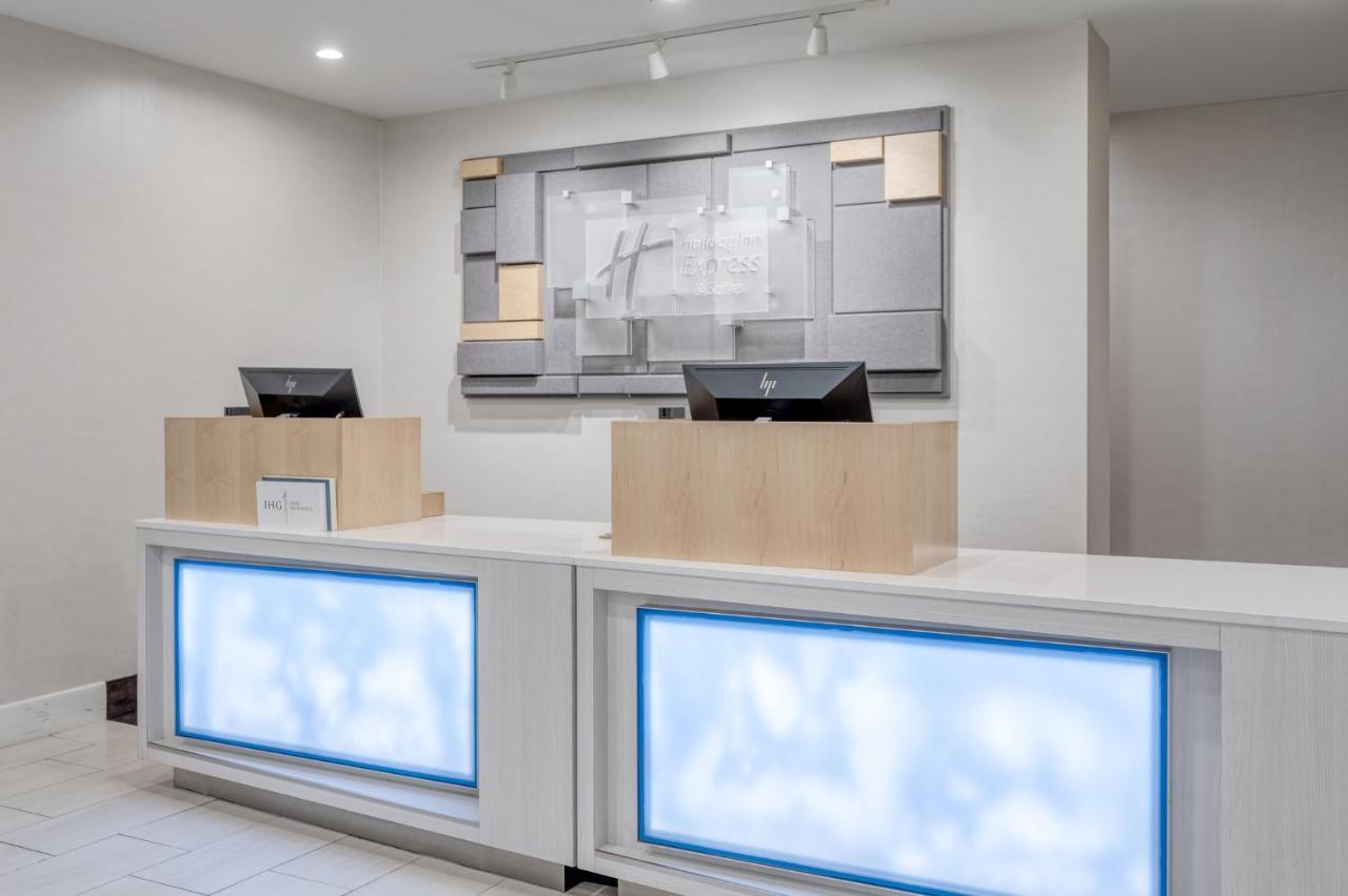 Holiday Inn Express Hotel & Suites Ottawa Airport By Ihg מראה חיצוני תמונה