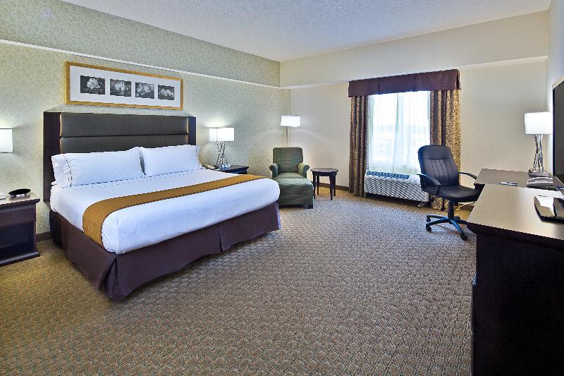 Holiday Inn Express Hotel & Suites Ottawa Airport By Ihg מראה חיצוני תמונה